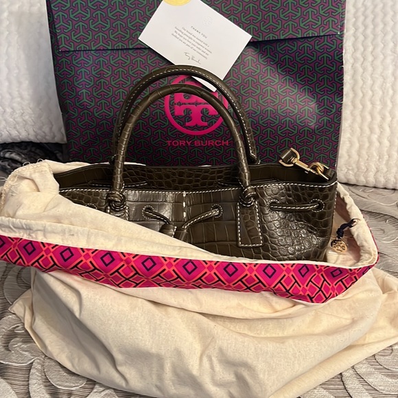 Tory Burch carryall bag Like New condition - Picture 2 of 12